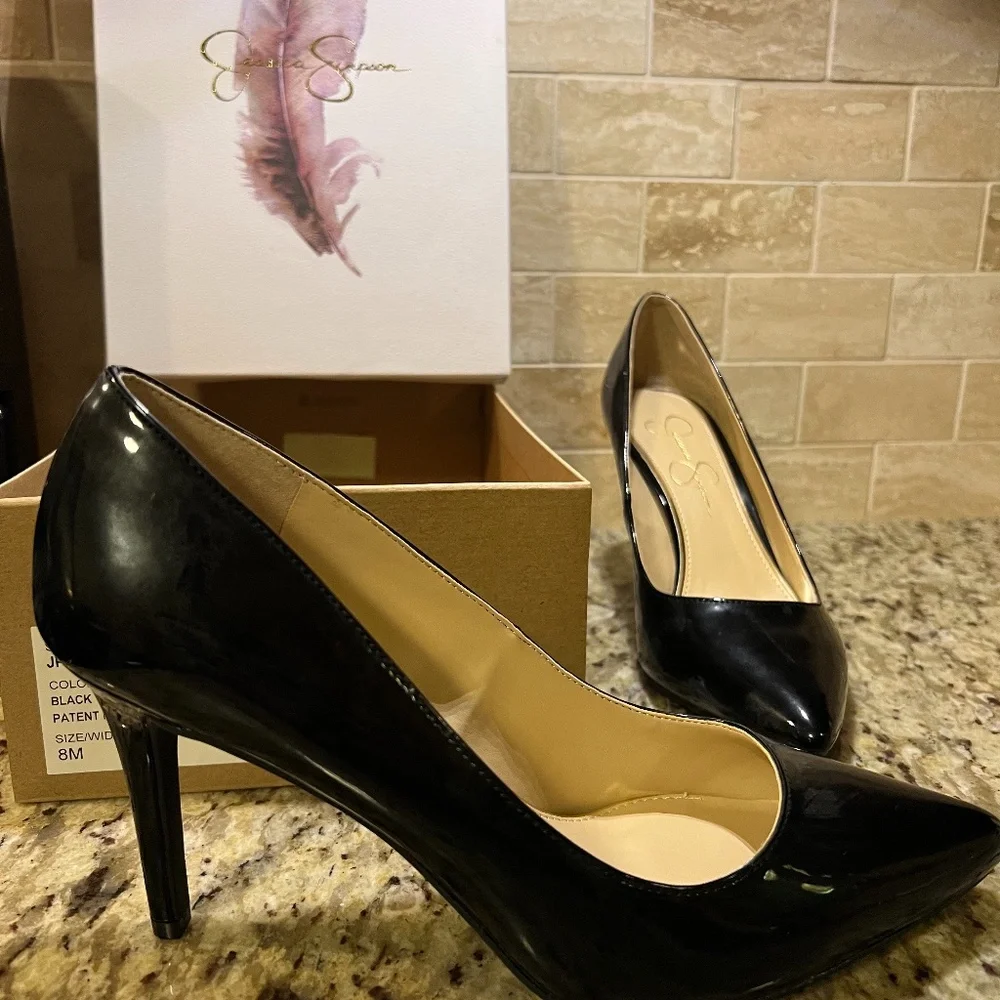 Jessica Simpson Black Patent Pumps Brand News Size 8 - Picture 1 of 4